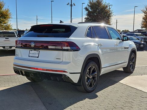 New 2026 Volkswagen Atlas Cross Sport SEL R-Line image 3
