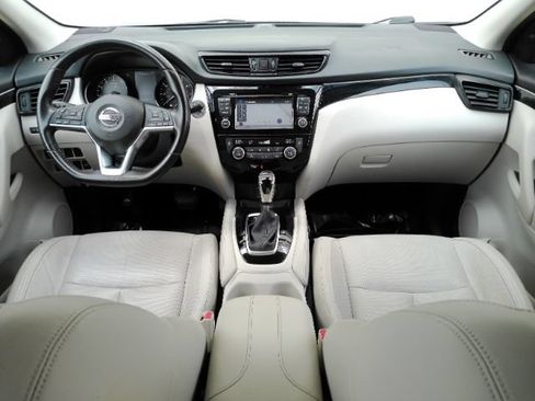 Used 2018 Nissan Rogue Sport SL w/ SL Premium Package FWD image 3