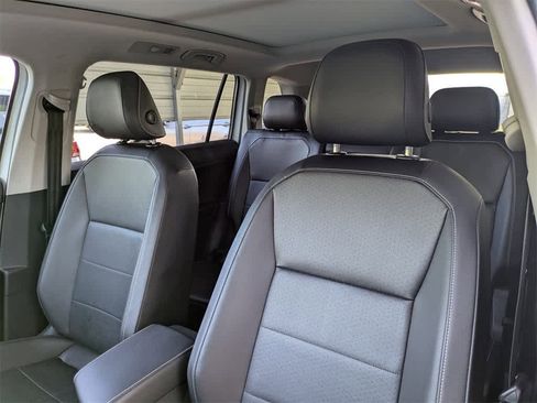 Used 2021 Volkswagen Tiguan SE w/ Panoramic Sunroof Package image 7