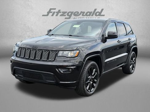 Used 2020 Jeep Grand Cherokee Altitude AWD/4WD image 2