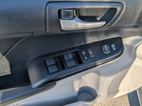 Used 2012 Toyota Camry LE FWD image 13