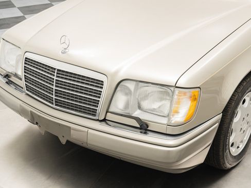 Used 1995 Mercedes-Benz E 320 Convertible image 42