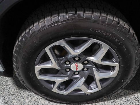 Used 2022 GMC Sierra 1500 SLT w/ SLT Premium Package AWD/4WD image 11