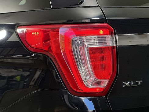 Used 2018 Ford Explorer XLT w/ Equipment Group 202A AWD/4WD image 23