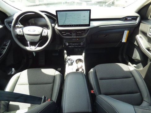 New 2025 Ford Escape SE image 2