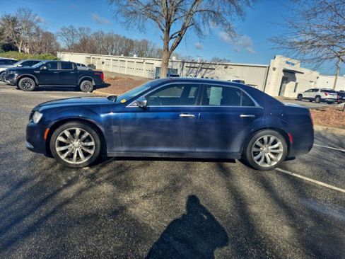 Used 2015 Chrysler 300 C Platinum w/ Light Group image 4