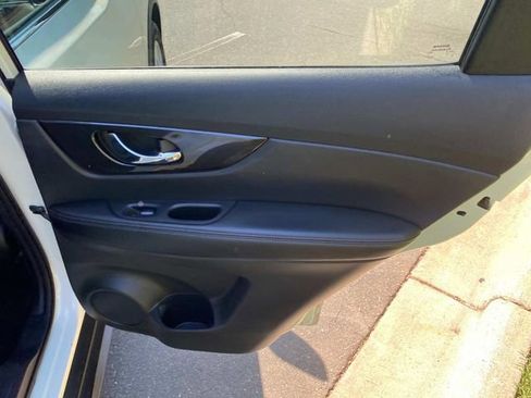Used 2019 Nissan Rogue SV FWD image 35