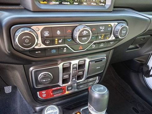 Used 2021 Jeep Wrangler Unlimited Rubicon 4xe w/ Cold Weather Group AWD/4WD image 14