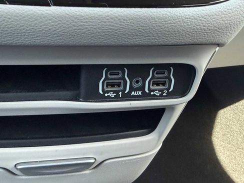 Used 2023 Chrysler Pacifica Touring-L FWD image 30