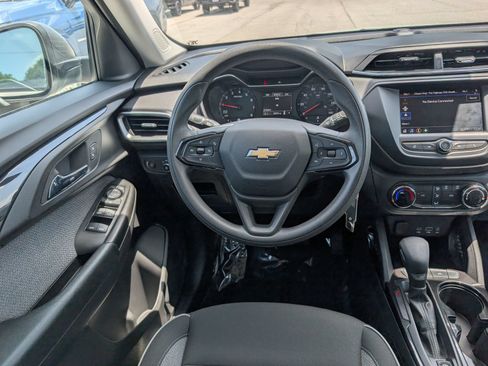 Used 2023 Chevrolet TrailBlazer LS FWD image 16