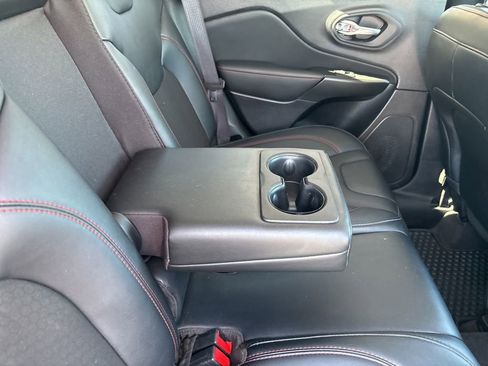 Used 2022 Jeep Cherokee Trailhawk w/ Comfort/Convenience Group AWD/4WD image 44