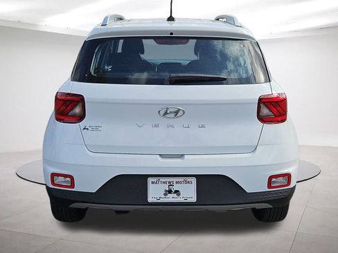 Used 2025 Hyundai Venue SEL image 6