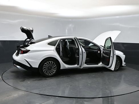 Used 2025 Hyundai Sonata Limited image 39