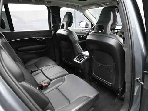 Used 2020 Volvo XC90 T5 Momentum image 31