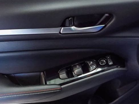 New 2025 Nissan Altima 2.5 SR w/ SR Premium Package image 22