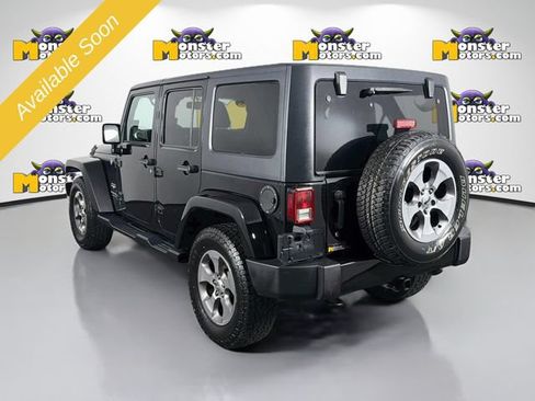 Used 2018 Jeep Wrangler Unlimited Sahara w/ Connectivity Group AWD/4WD image 7