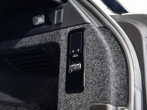 Used 2023 Land Rover Range Rover SE image 41