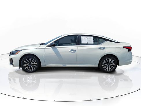 Used 2025 Nissan Altima 2.5 SV FWD image 4