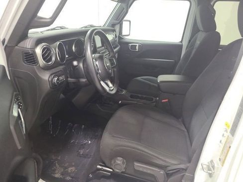 Used 2019 Jeep Wrangler Unlimited Sahara w/ Safety Group AWD/4WD image 16