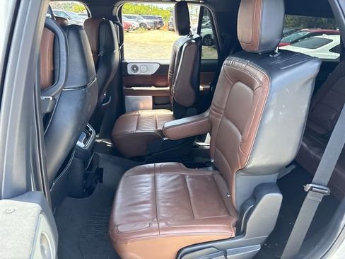 Used 2022 Lincoln Navigator Reserve AWD/4WD image 10