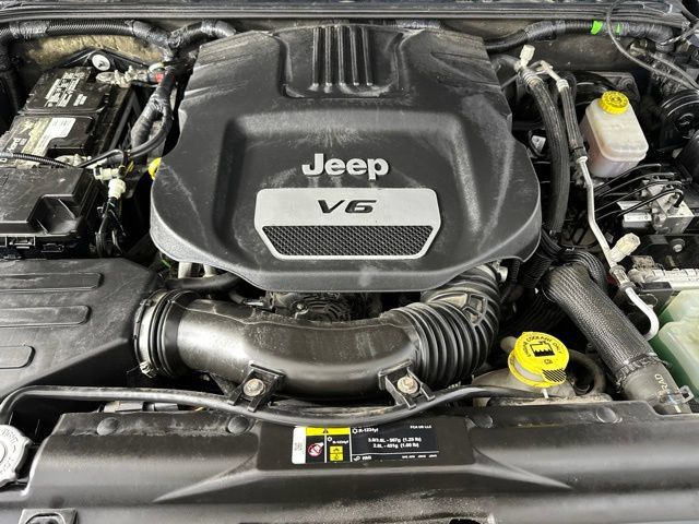 Used 2017 Jeep Wrangler Unlimited Sahara AWD/4WD image 10