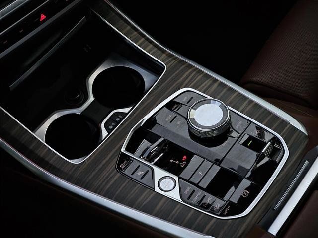 Used 2025 BMW X7 M60i AWD/4WD image 22
