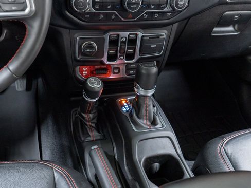 Used 2019 Jeep Wrangler Unlimited Rubicon w/ Dual Top Group AWD/4WD image 20