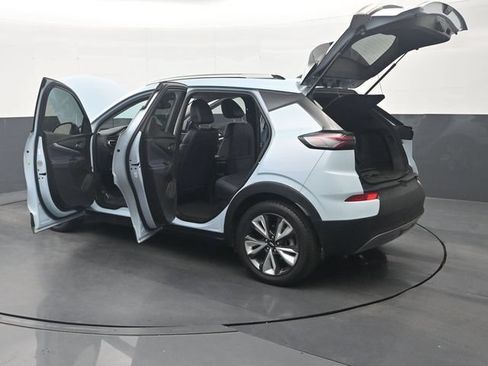 Used 2022 Chevrolet Bolt EUV LT w/ Convenience Package FWD image 39