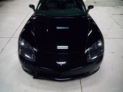 Used 2005 Chevrolet Corvette Convertible w/ Preferred Equipment Group image 4