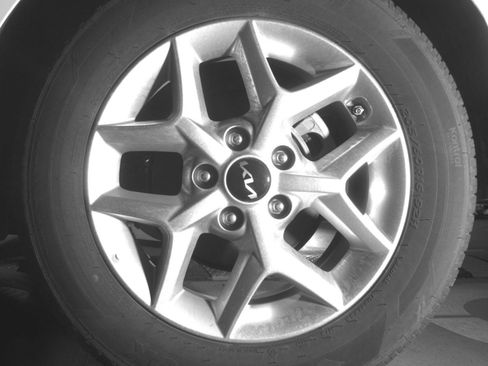 Used 2025 Kia Soul LX w/ LX Technology Package FWD image 17
