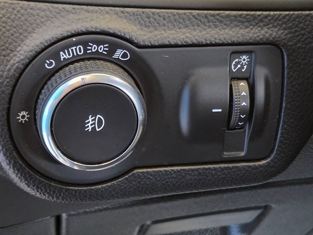Used 2019 Buick Envision Essence FWD image 34