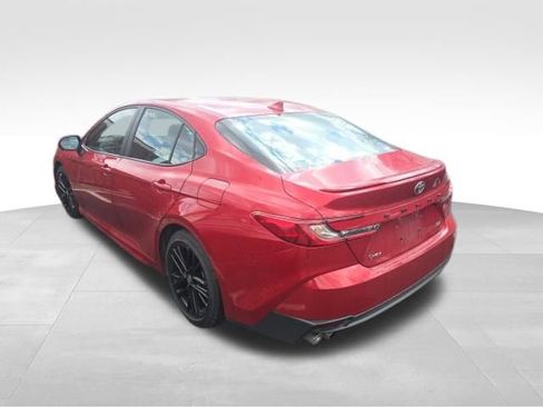 Used 2025 Toyota Camry SE image 3