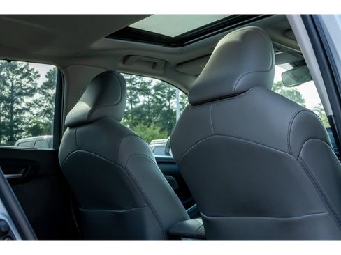 Used 2020 Toyota Highlander XLE FWD image 18