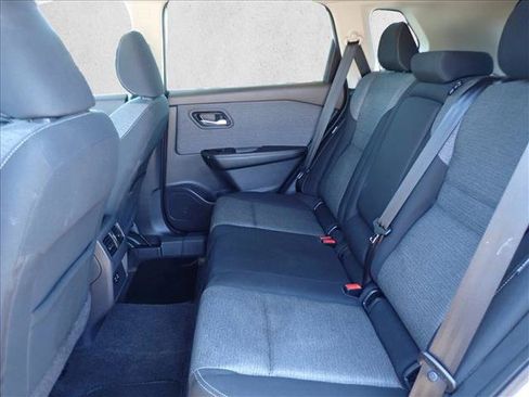 Used 2022 Nissan Rogue SV AWD/4WD image 9