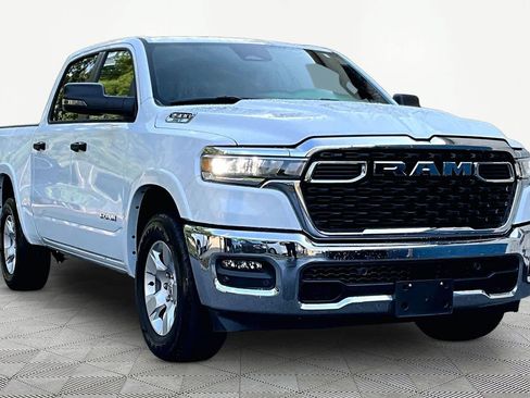 Used 2025 RAM 1500 Big Horn AWD/4WD image 3