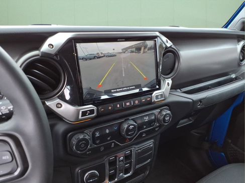 Used 2023 Jeep Gladiator Sport image 27