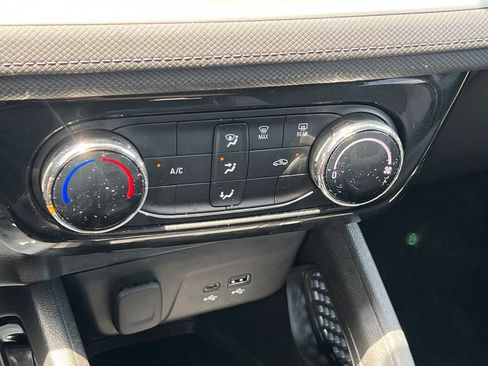 Used 2025 Chevrolet TrailBlazer LT AWD/4WD image 26