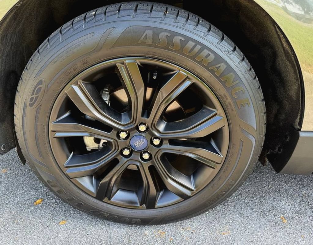 Used 2020 Ford Edge Titanium FWD image 11