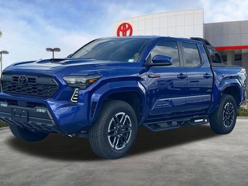 Used 2025 Toyota Tacoma TRD Sport AWD/4WD image 3