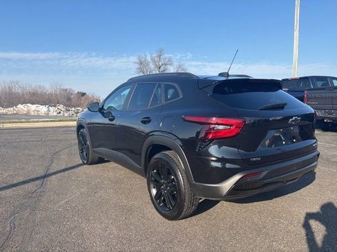 Used 2024 Chevrolet Trax ACTIV w/ Driver Confidence Package image 5