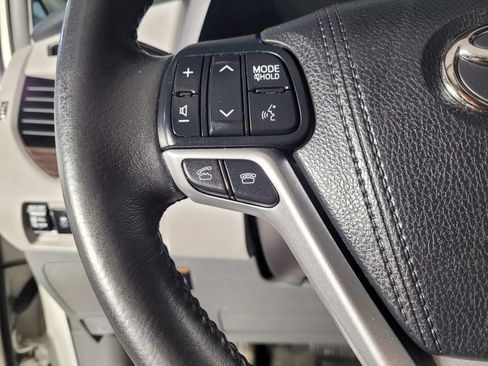 Used 2016 Toyota Sienna XLE image 26