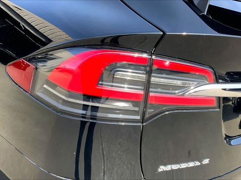 Used 2018 Tesla Model X 100D image 27