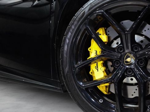 Used 2018 Lamborghini Huracan LP 580-2 RWD image 5