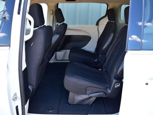 Used 2023 Chrysler Voyager LX FWD image 18