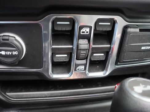Used 2025 Jeep Wrangler Unlimited Sahara w/ Safety Group AWD/4WD image 30