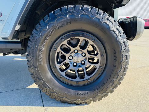 Used 2023 Jeep Wrangler Unlimited Rubicon w/ Xtreme 35 Tire Package image 39