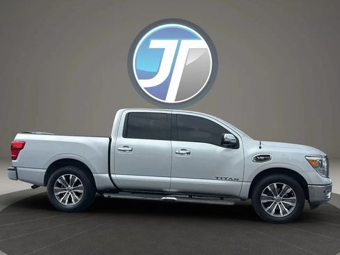 Used 2017 Nissan Titan SL RWD image 4