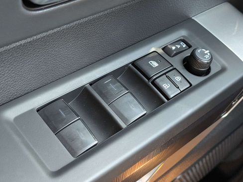 Used 2025 Toyota Tundra Platinum AWD/4WD image 22