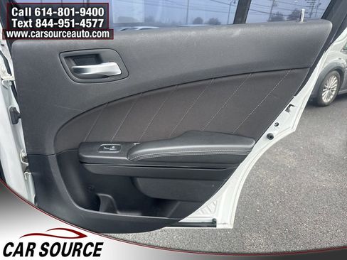 Used 2019 Dodge Charger SXT w/ Blacktop Package image 33