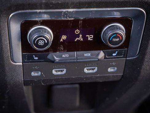 Used 2021 Chevrolet Suburban RST w/ Luxury Package image 31